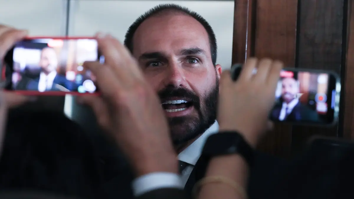 Lindbergh pede prisão preventiva de Eduardo Bolsonaro