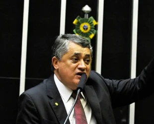 Líder do PT acredita que PEC do fim da escala 6x1 seja votada até o fim de maio na Câmara