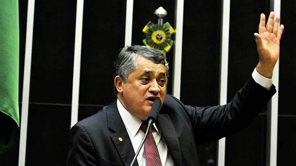 Líder do PT acredita que PEC do fim da escala 6x1 seja votada até o fim de maio na Câmara