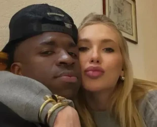 Aniversário: Vini Jr. dá relógio de R$ 162 mil a Virginia; veja fotos