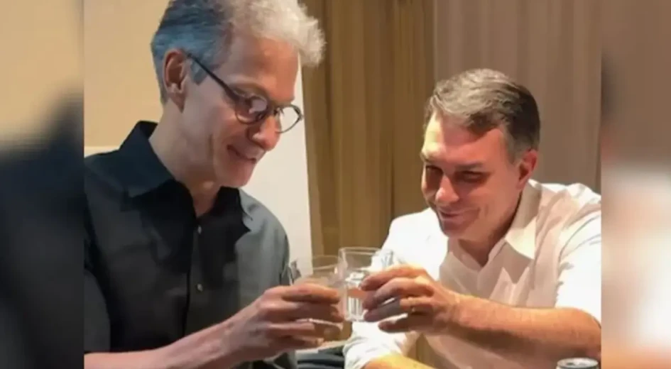 Zema diz que quem votar em Flávio estará 'entregando a eleição para o Lula'