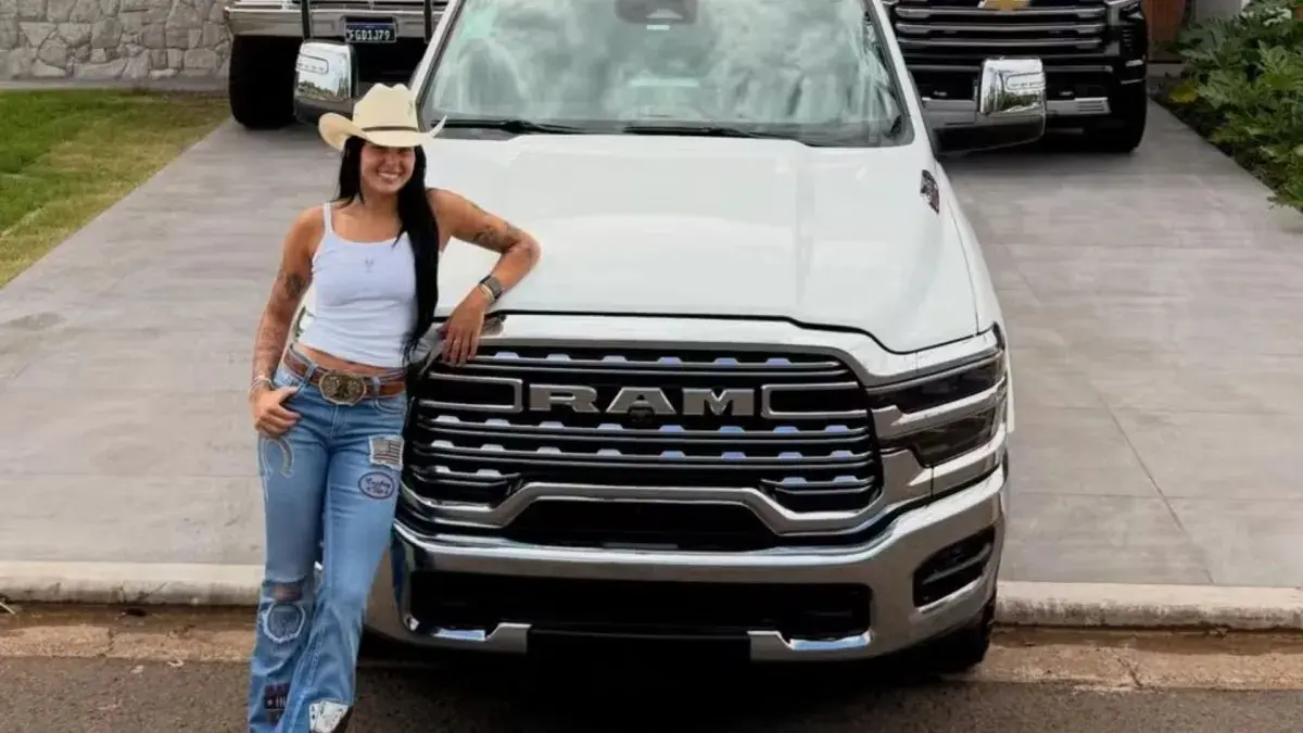 Ana Castela mostra nova aquisição: uma picape Dodge Ram avaliada em mais de R$ 670 mil