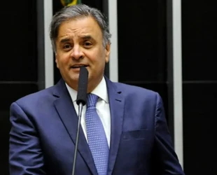 Aécio propõe mandatos de dez a 12 anos para ministros do STF para conter crise
