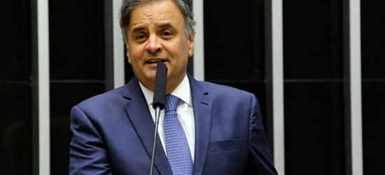 Aécio propõe mandatos de dez a 12 anos para ministros do STF para conter crise