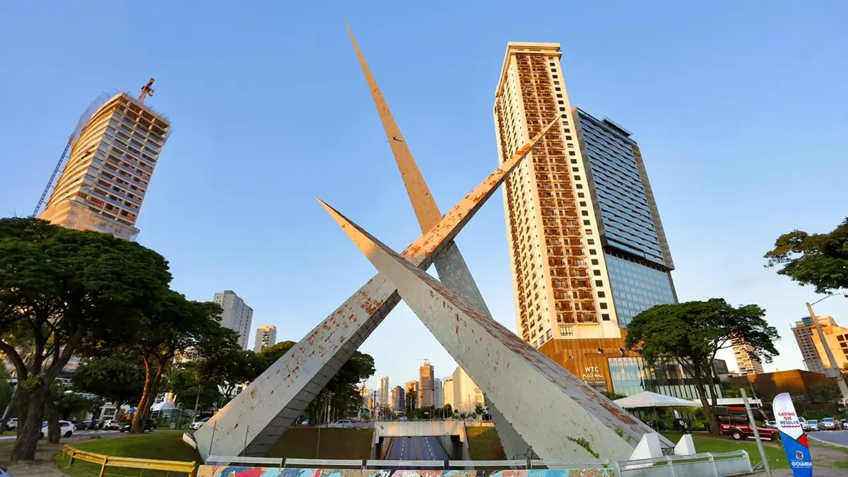 Goiânia terá desvios no trânsito para revitalização de monumento na Praça do Ratinho