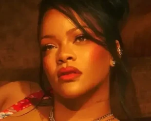 Rihanna publica foto com biquíni ousado: 'Verão selvagem carregando'