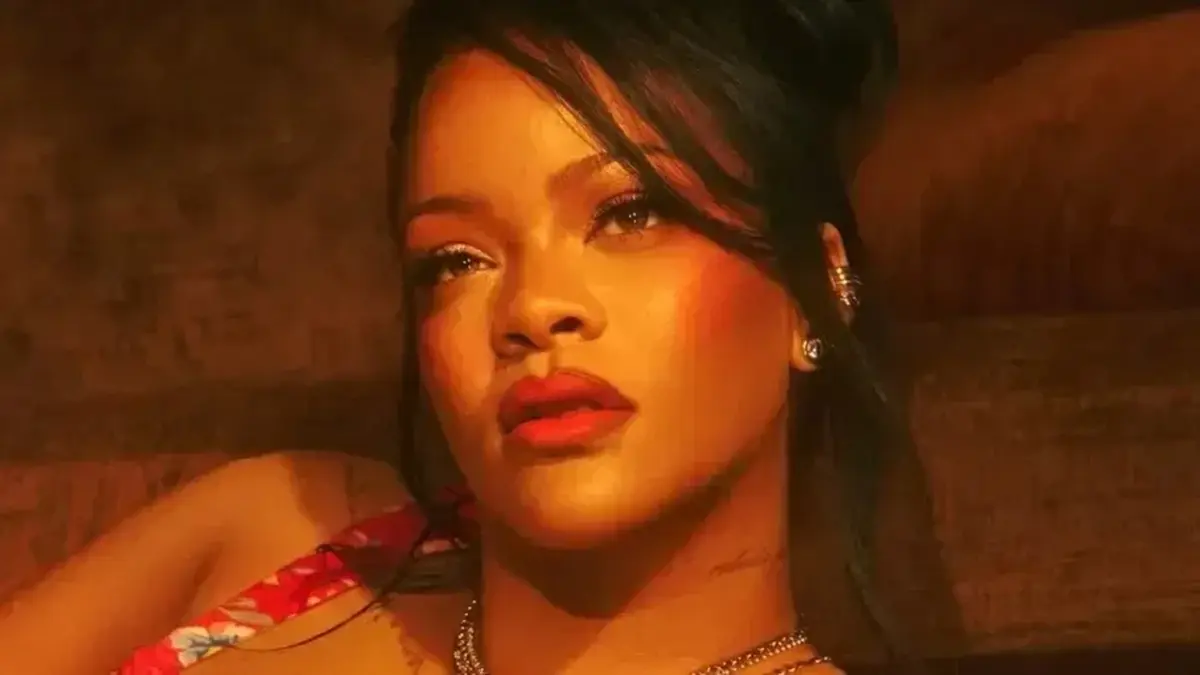 Rihanna publica foto com biquíni ousado: 'Verão selvagem carregando'
