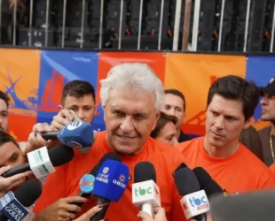 Caiado prevê derrota de Lula em segundo turno durante a Marcha para Jesus, em Goiânia