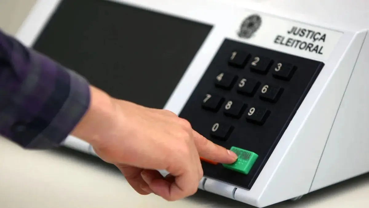 Brasileiros no exterior devem regularizar título até quarta-feira