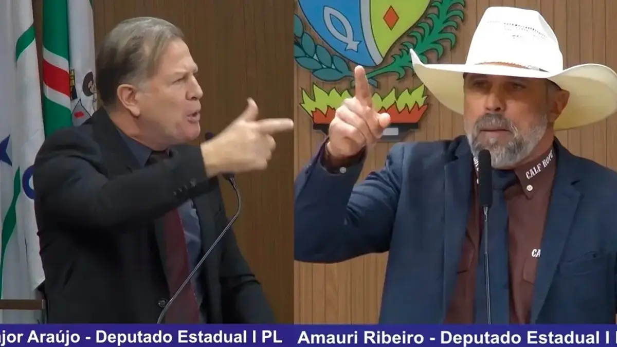 Gestão Bruno rebaixa Legislativo ao permitir baixaria entre Major Araújo e Amauri Ribeiro
