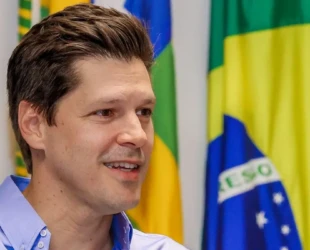Daniel Vilela participa de desfile cívico pelos 104 anos de Aparecida