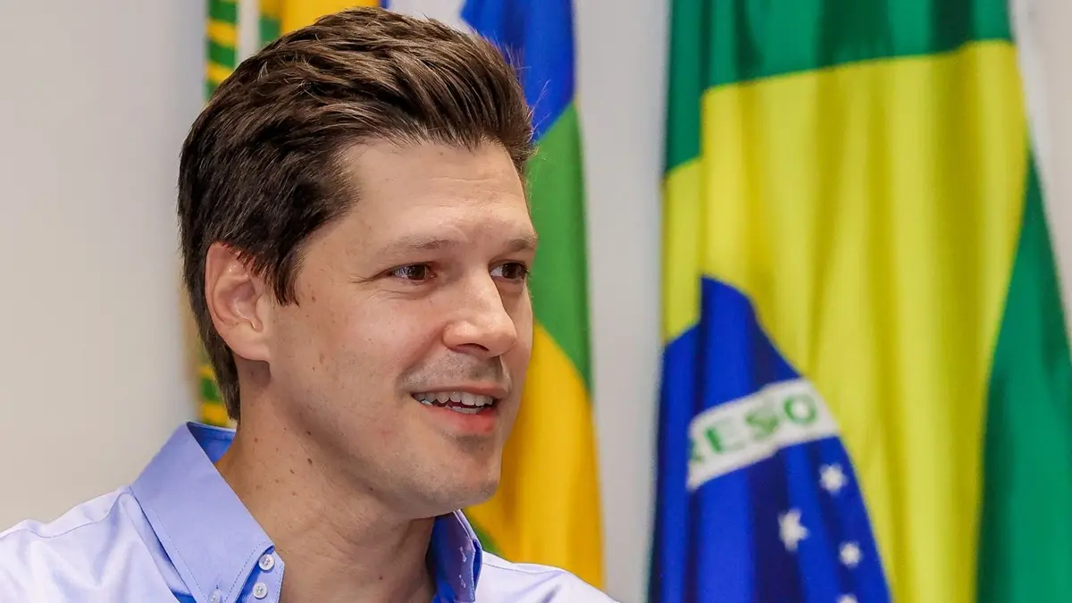 Daniel Vilela participa de desfile cívico pelos 104 anos de Aparecida
