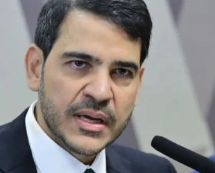 Messias é aplaudido durante cerimônia de Nunes Marques na presidência do TSE
