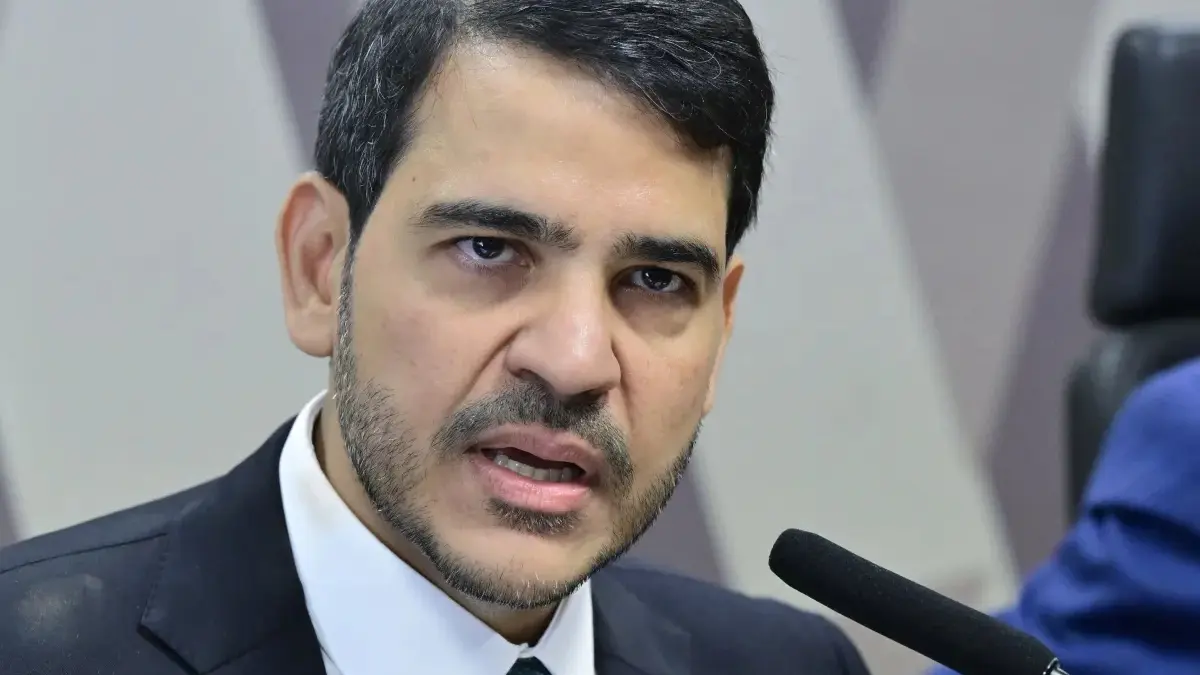 Messias é aplaudido durante cerimônia de Nunes Marques na presidência do TSE