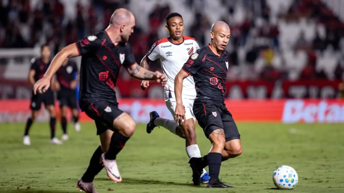 Atlético-GO deixa Copa do Brasil após derrota para Athletico-PR nas oitavas