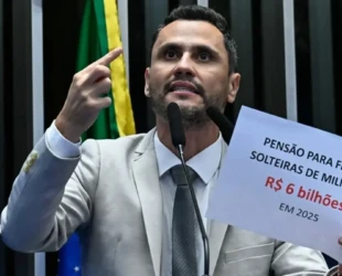 Escândalo de Flávio Bolsonaro faz Republicanos avaliar Cleitinho Azevedo para o Planalto