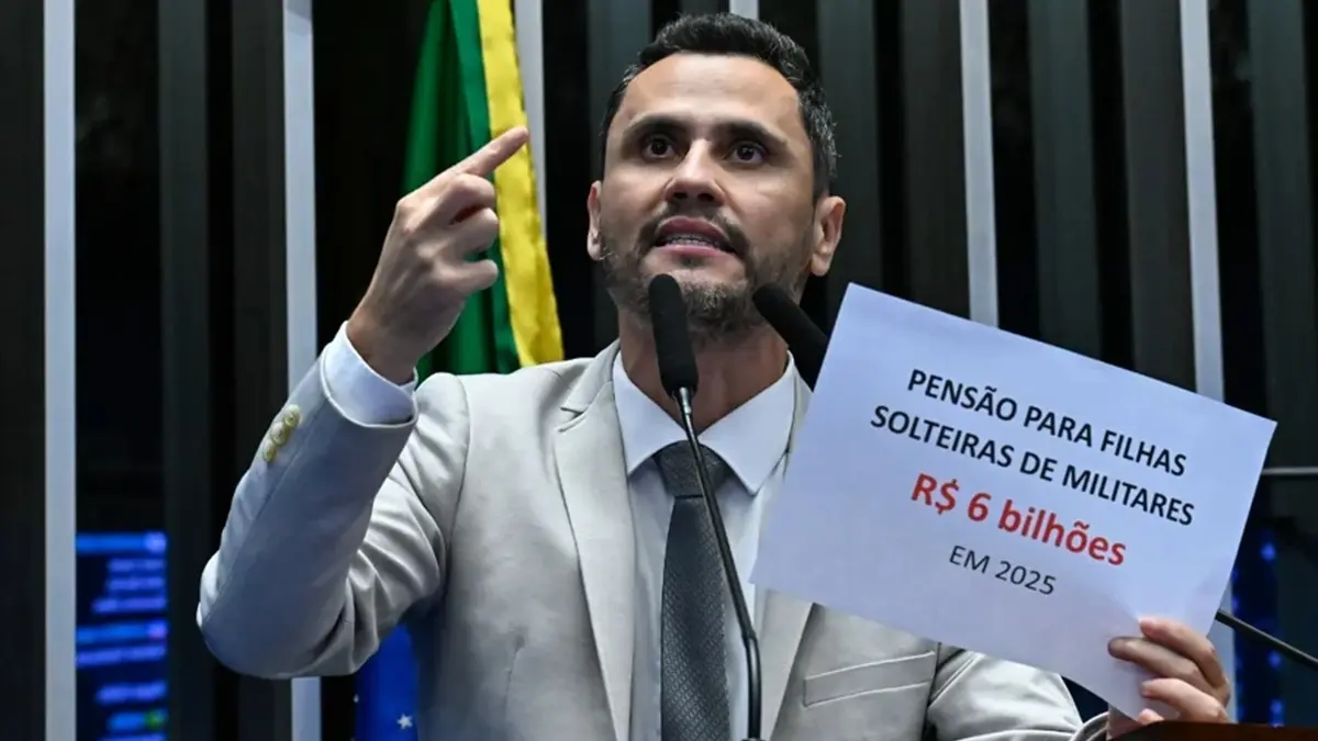 Escândalo de Flávio Bolsonaro faz Republicanos avaliar Cleitinho Azevedo para o Planalto