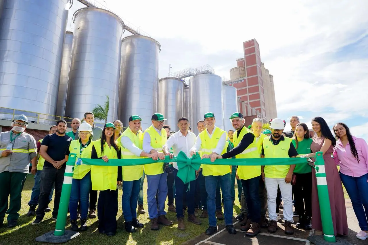 Daniel-Vilela-em-visita-a-fabrica-do-Grupo-Heineken_Junior-Guimaraes-Secom-1