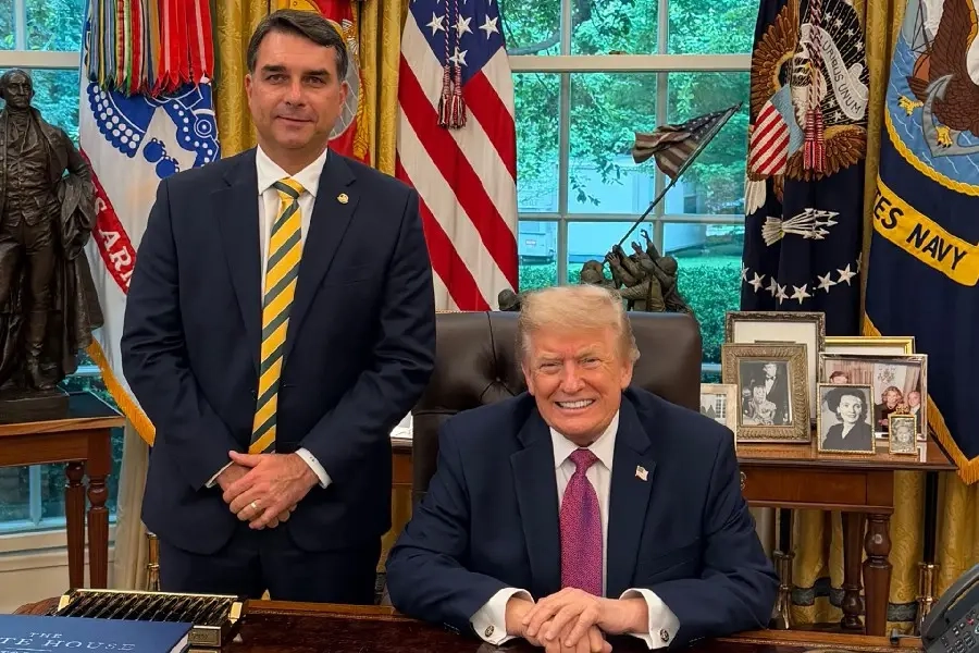 Flavio-Bolsonaro-e-Donald-Trump-1.jpg