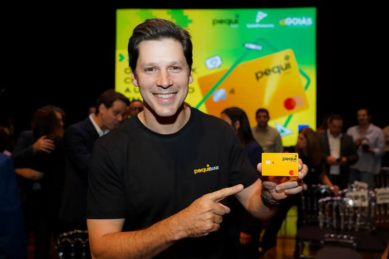 SECOM_PEQUI_BANK__DANIEL_VILELA_COM_CARTAO_PEQUI_BANK_POR_JR_GUMARAES_E_WALTER_FOLADOR