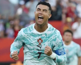 Portugal vence de virada e Espanha goleia; equipes se enfrentam nas oitavas
