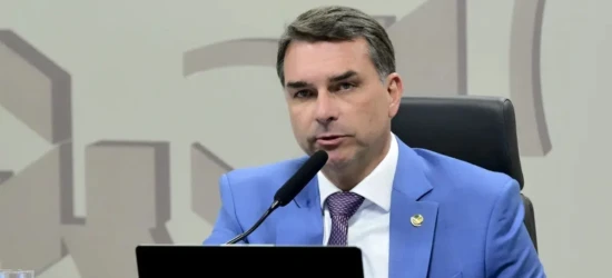 PL 'recupera' Flávio Bolsonaro do partido Missão e registra candidatura