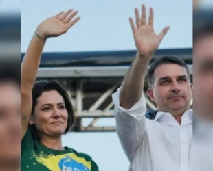 Michelle aceita desculpas de Flávio Bolsonaro: 'Sentar e conversar'