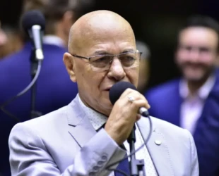 Professor Alcides pode concorrer à reeleição sem apoio de vereadores de Aparecida