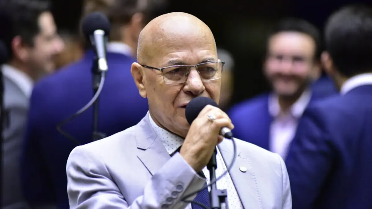 Professor Alcides pode concorrer à reeleição sem apoio de vereadores de Aparecida