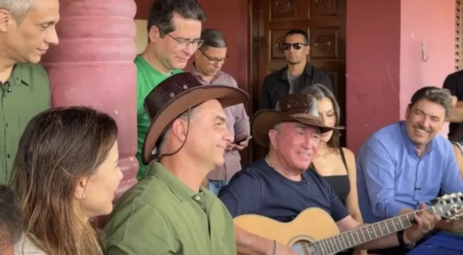 Flávio almoça com Amado Batista na fazenda do cantor, em Goianápolis