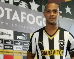 Ex-jogador do Botafogo morre durante ventania no Rio