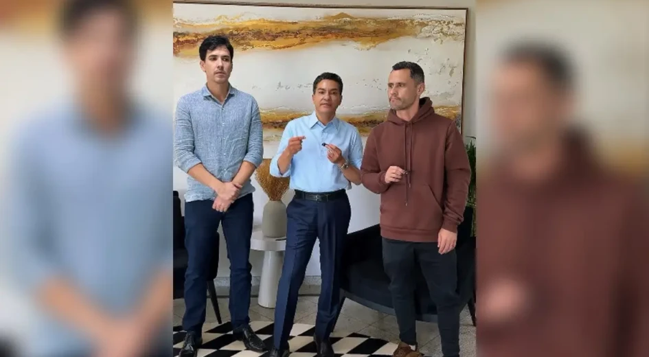 Cleitinho chora ao desistir de disputar o governo de Minas Gerais