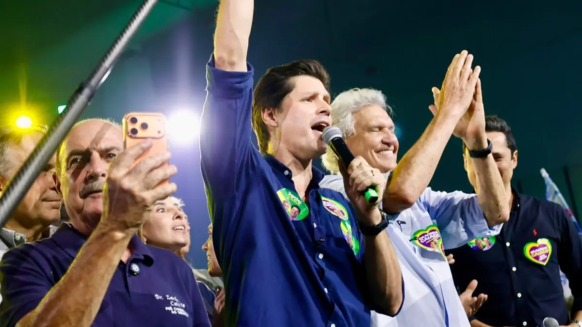 10 mil pessoas e 212 prefeitos: multidão aclama candidatura de Daniel Vilela