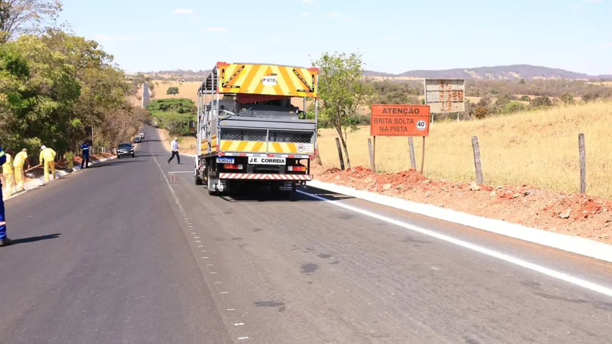 GO-326 recebe últimos serviços da restauração de 51,8 km entre Sanclerlândia e Anicuns