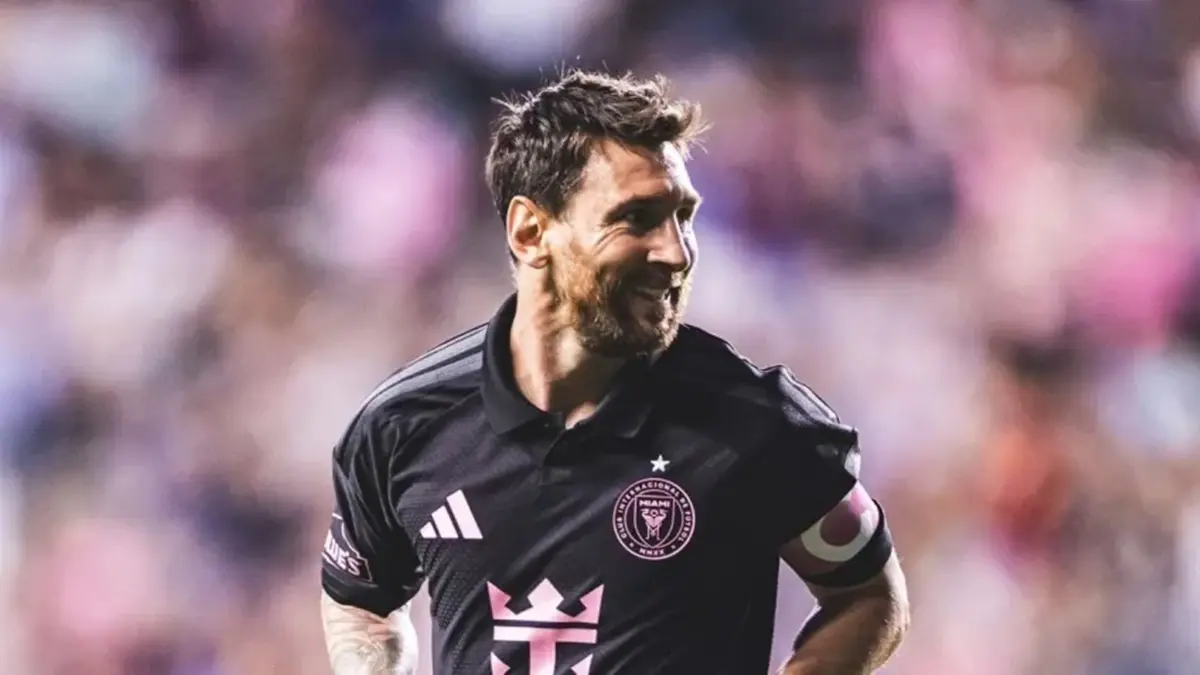 Messi dá tapa no rosto de adversário em jogo nos Estados Unidos