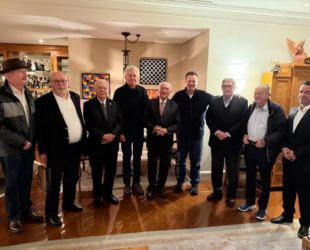 Nao-e-todo-dia-que-temos-o-privilegio-de-tirar-uma-foto-com-dois-ex-presidentes-e-um-futuro-pre1-1024x775