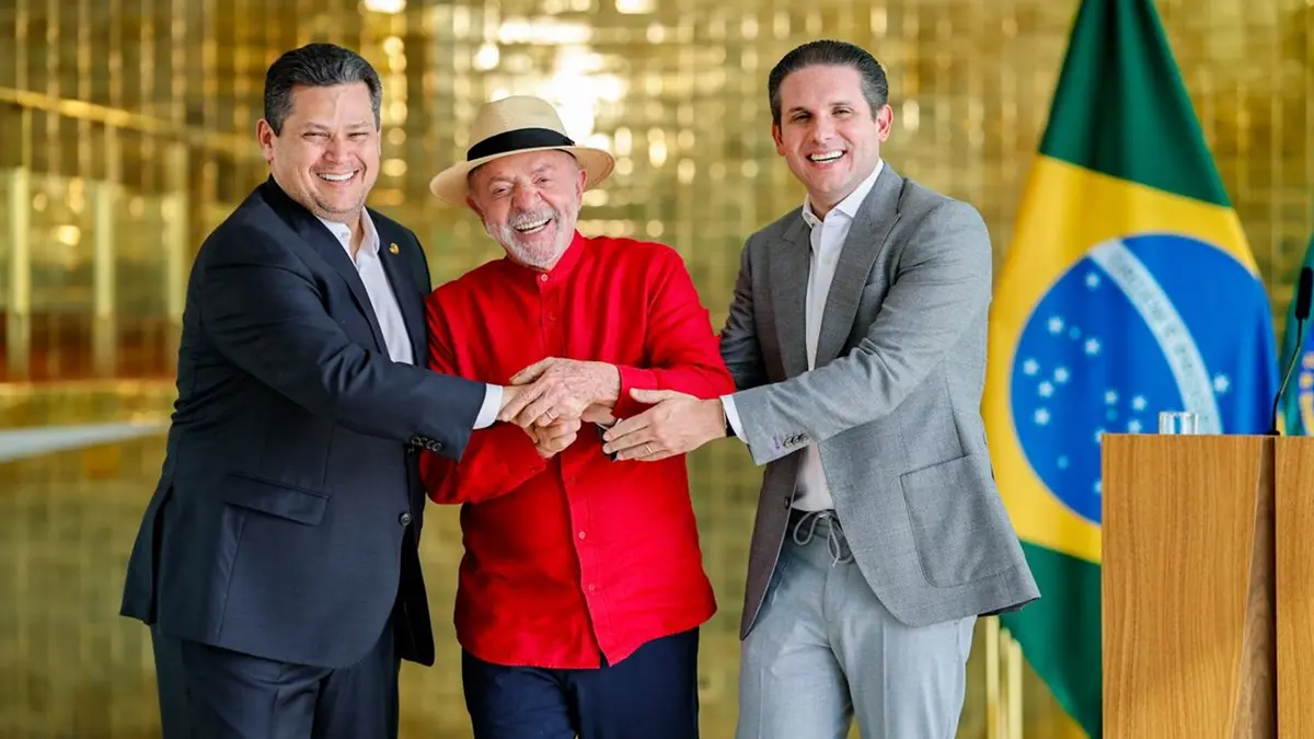 Lula, Motta e Alcolumbre acertam avanço da taxa das blusinhas e fim da escala 6x1
