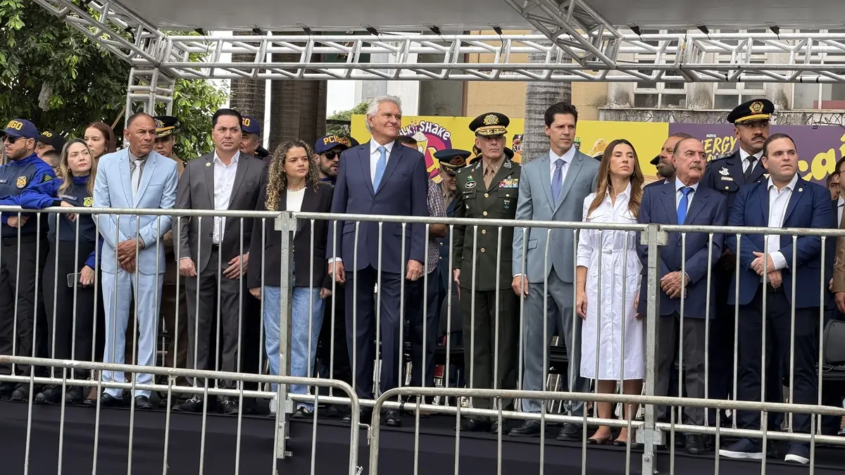 Caiado e Daniel Vilela acompanham desfile de 7 de Setembro em Goiânia