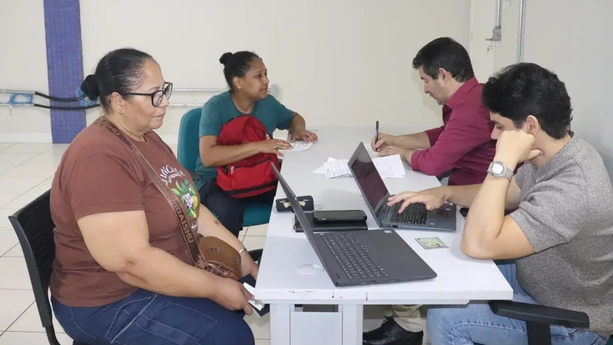 Feirão reúne 3,2 mil vagas de emprego em logística e comércio em Goiânia