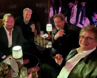 foto-encaminhada-a-celular-de-vorcaro-mostra-ex-banqueiro-com-paulo-gonet-fumando-charuto-reproducao.png