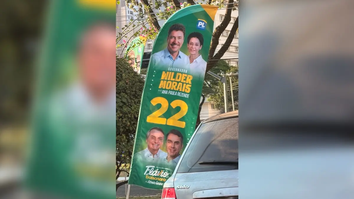 Justiça de Goiânia manda Wilder Morais (PL) recolher banners com foto de Bolsonaro