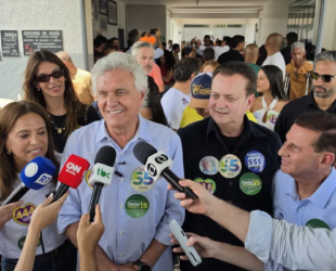 Durante votação no interior de Goiás, Caiado diz ter cumprido missão e destaca campanha “de mãos limpas”'