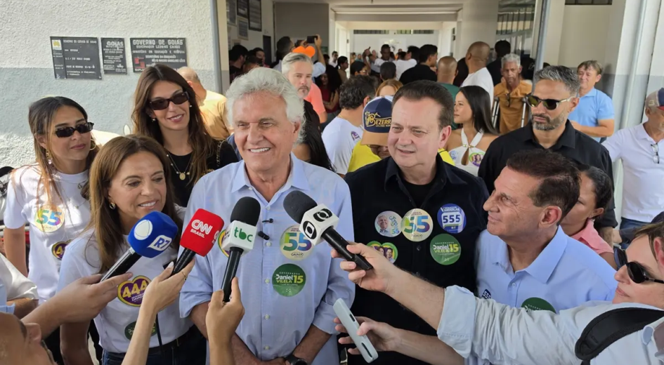 Durante votação no interior de Goiás, Caiado diz ter cumprido missão e destaca campanha “de mãos limpas”'