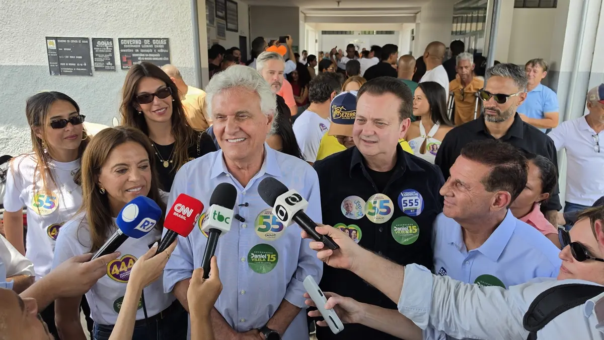 Durante votação no interior de Goiás, Caiado diz ter cumprido missão e destaca campanha “de mãos limpas”'