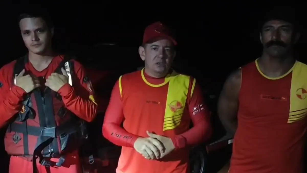 Bombeiros resgatam vítimas de naufrágio após tempestade no Lago das Brisas, em Buriti Alegre