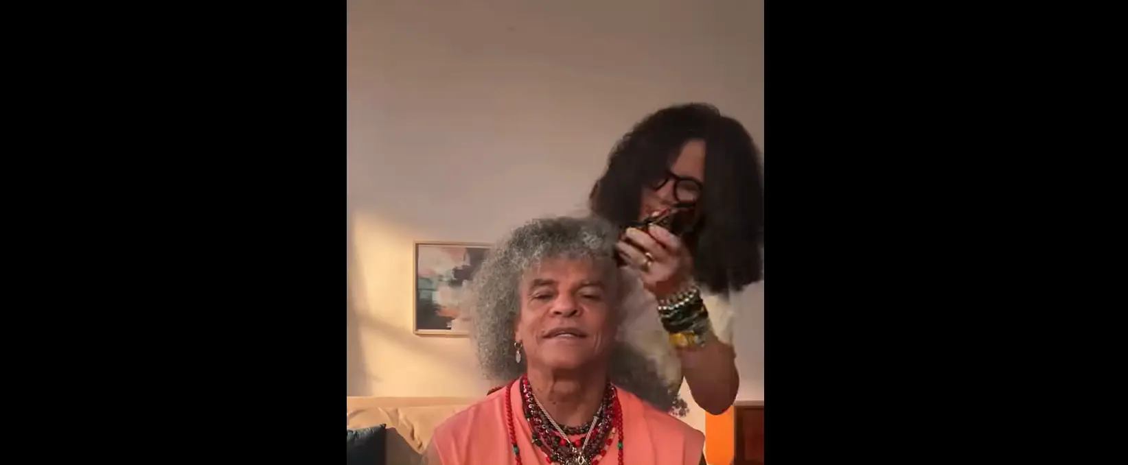 Conhecido pela cabeleira, Valderrama cumpre promessa e muda o visual