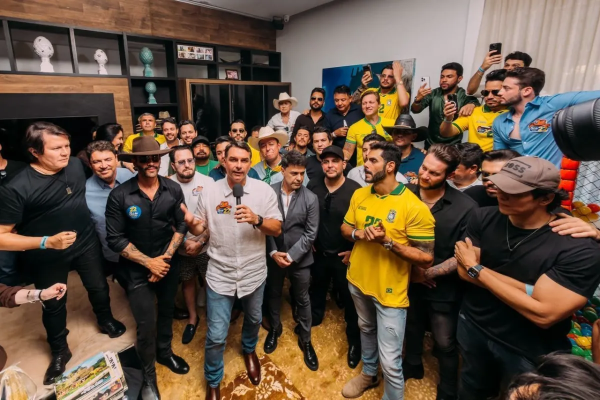 Flavio-Bolsonaro-cantores-sertanejos.jpeg